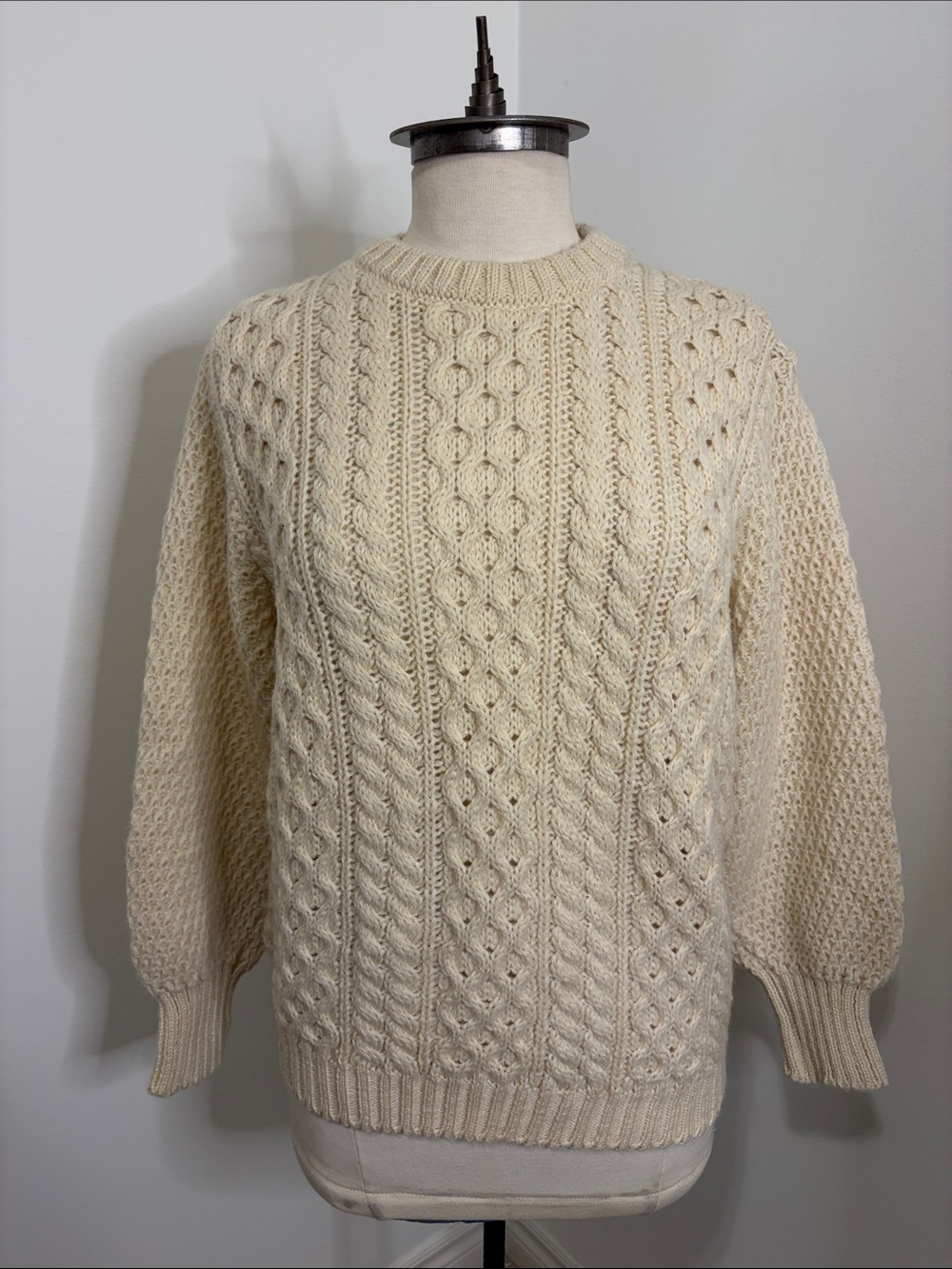 Vintage CHEVIOT CRAFTS Scottish Aran Cable Knit Wool Sweater Cream SIZE LARGE